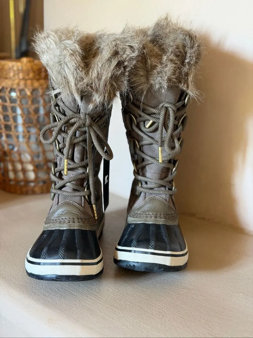 Sorel Joan of Arctic women’s waterproof winter boots in size 5.5